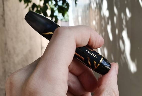 Hotcig Kubi Refillable Pod Starter Kit 550 mAh Engraved Black Gold - Описание